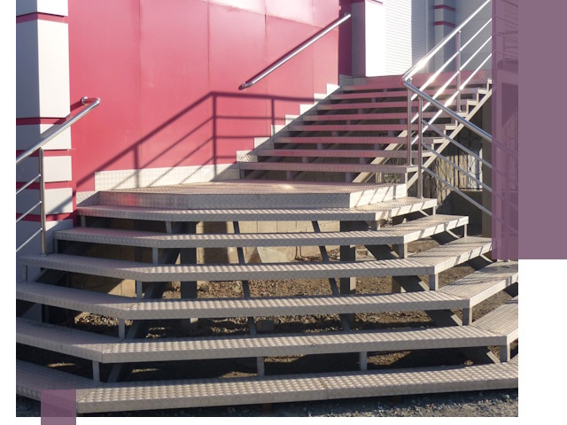 Лестницы для магазина в Карабулаке — изготовление и монтаж