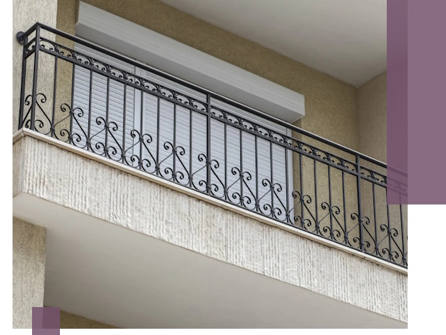 Балконные ограждения из металла и стекла в Карабулаке для домов