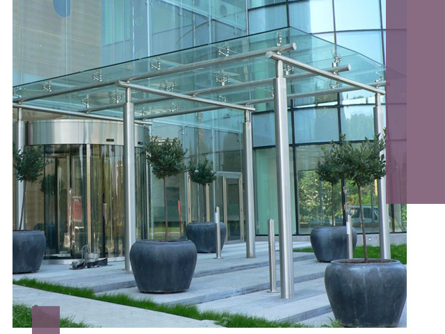 Навесы из стекла на заказ в Карабулаке — монтаж и установка